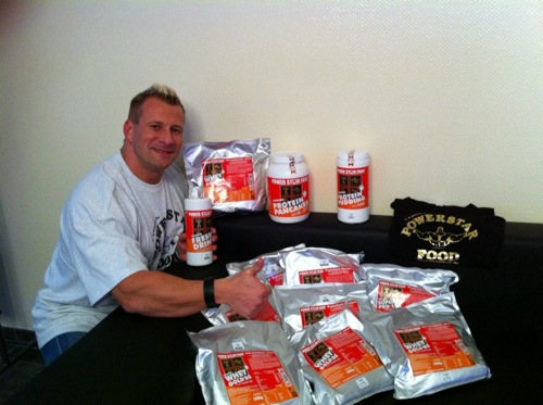 POWERSTAR FOOD Athlet Achim Weitz mit Produkten von POWERSTAR FOOD.jpg POWERSTAR FOOD Sponsorathlet Achim Weitz