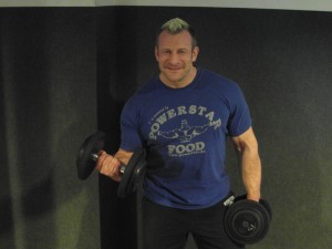 Nach der schweren Bizepsverletzung im vergangenen Herbst, gehts nur auch wieder mit dem Armtraining voran!