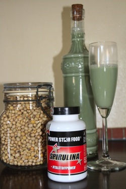 Grüne Sojamilch mit SPIRULINA .JPG Grüne Sojamilch mit SPIRULINA